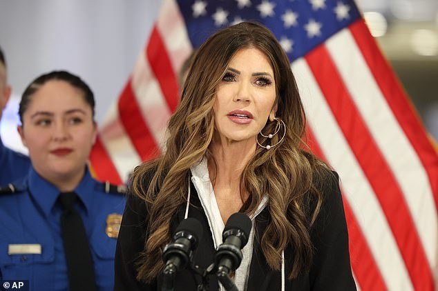 Kristi Noem menyerukan ‘larangan perjalanan total’ terhadap negara-negara yang membanjiri AS dengan ‘pembunuh, lintah, dan pecandu narkoba’