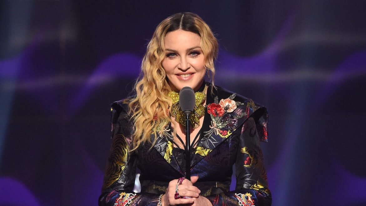 Madonna melanjutkan rekor kemenangannya dengan lagu hit baru lainnya