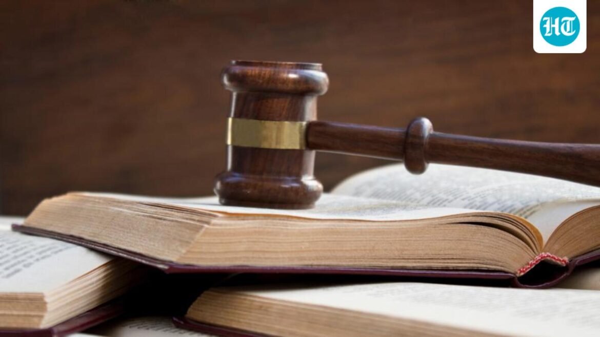 Mantan petugas IAS Pradeep Sharma dijatuhi hukuman lima tahun penjara karena pencucian uang