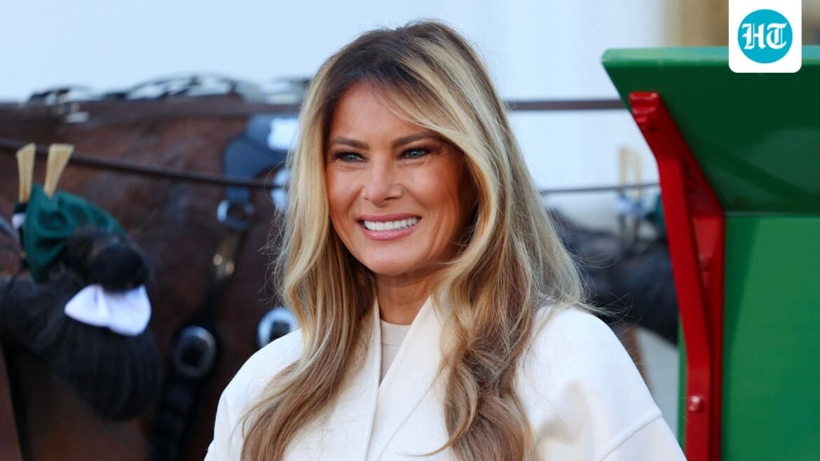 Melania Trump Meluncurkan Ornamen Natal Baru seharga $90, Tambahan Terbaru pada Garis Dekorasinya; menimbulkan perdebatan