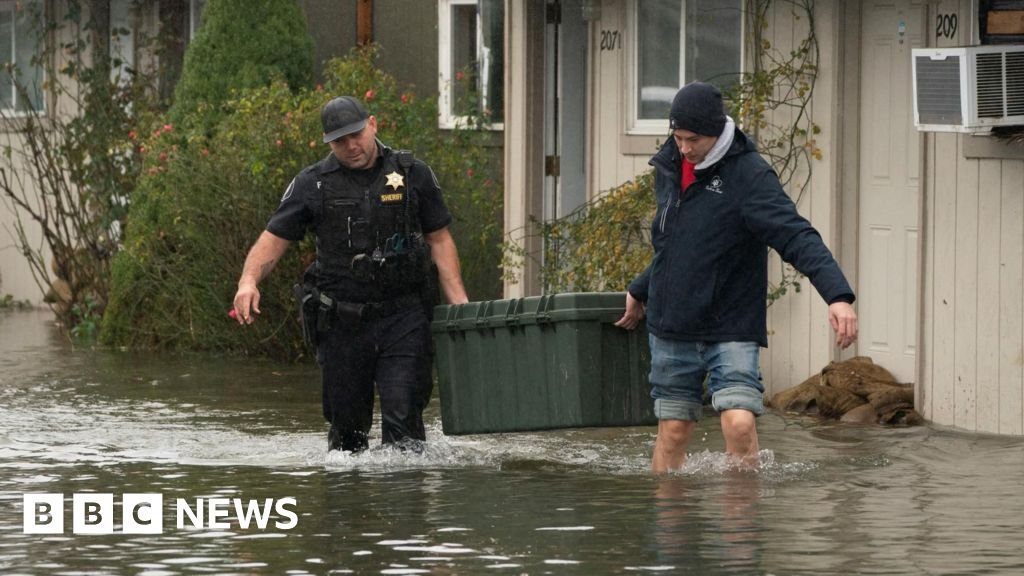 Ribuan orang siap mengungsi akibat banjir di Pacific Northwest