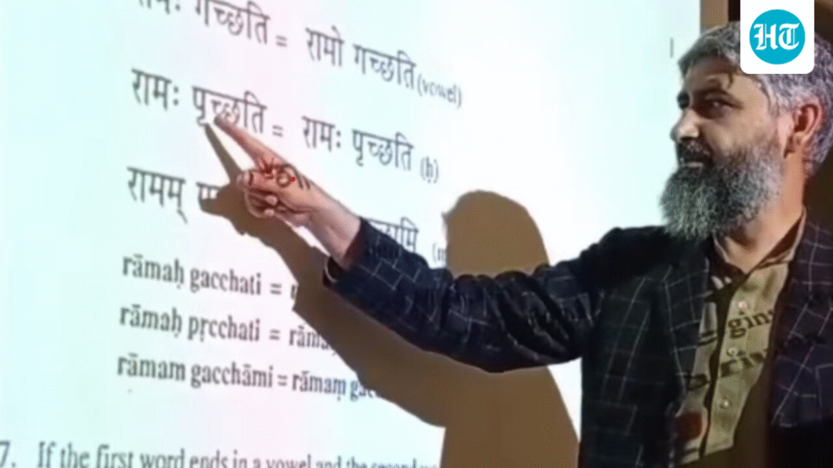 Untuk pertama kalinya sejak pemisahan, Pakistan mengembalikan bahasa Sansekerta, mempelajari Gita dan Mahabharata: “Itu juga milik kita”